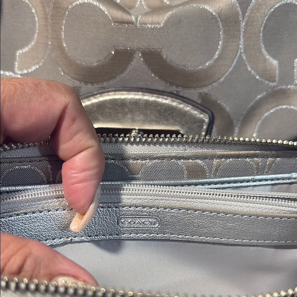 Coach Grey & Silver Signature Shoulder Bag with Wallet(102B) - Picture 4 of 10